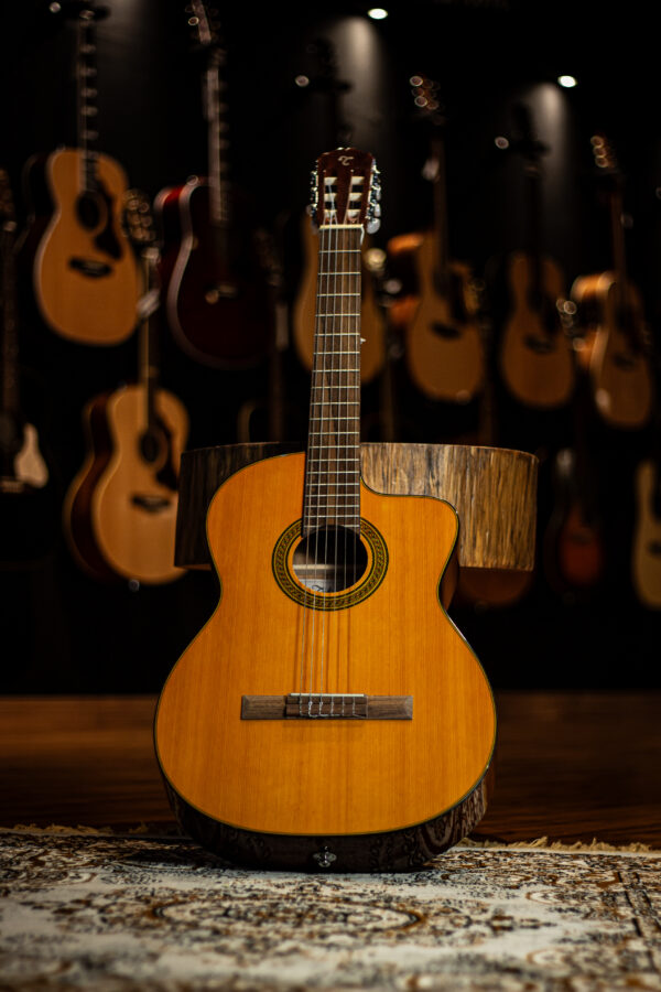 Takamine GC3 CE