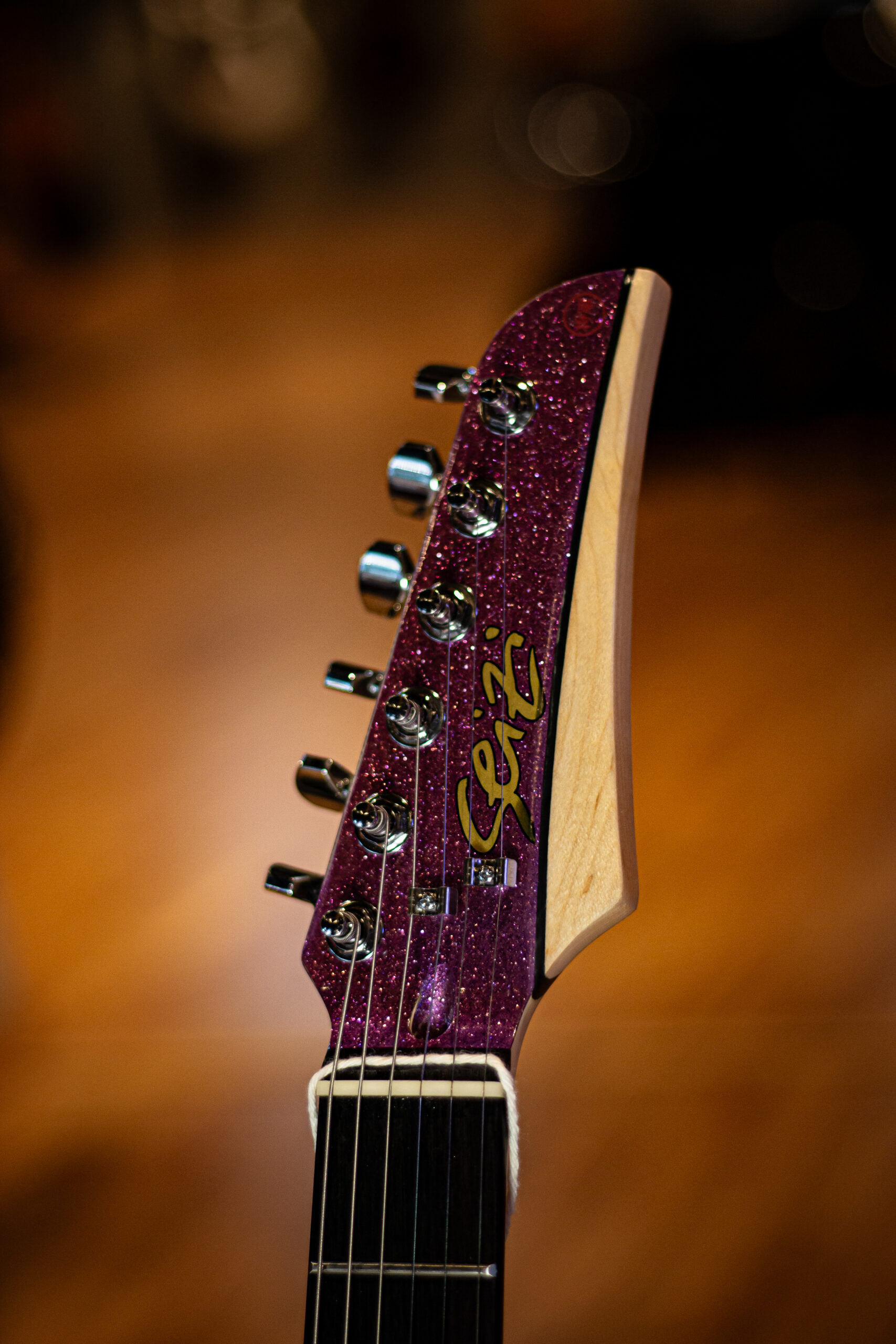 Guitarra Seizi Katana Venom HH Purple Sparkle - Imagem 5