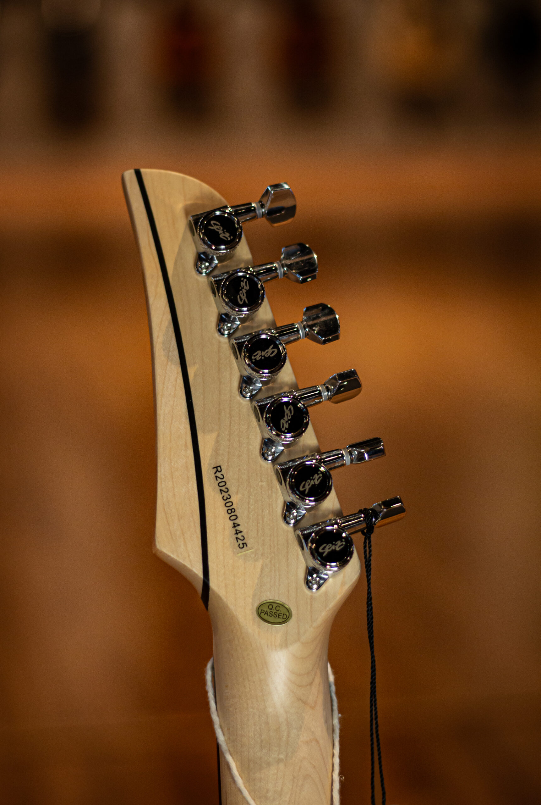 Guitarra Seizi Katana Venom HH Purple Sparkle - Imagem 4