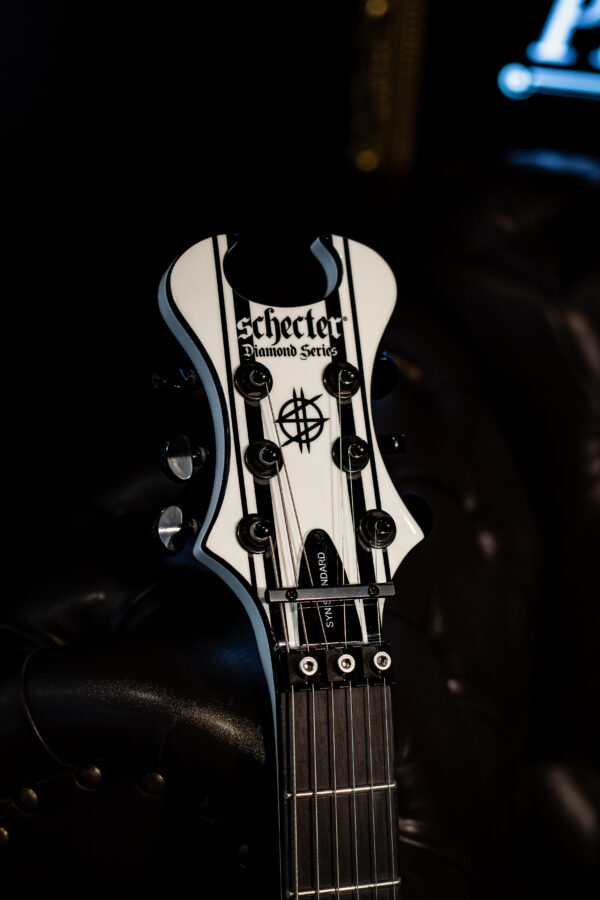 Schecter Synyster Gates Standard White W/ Black Stripes - Imagem 6